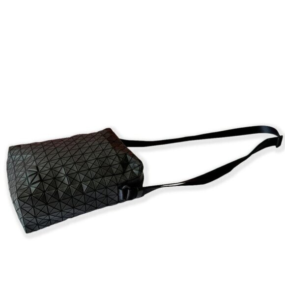 BAO BAO ISSEY MIYAKE Voyager One-Tone Black Crossbody Bag – Made in Japan - Picture 7 of 12